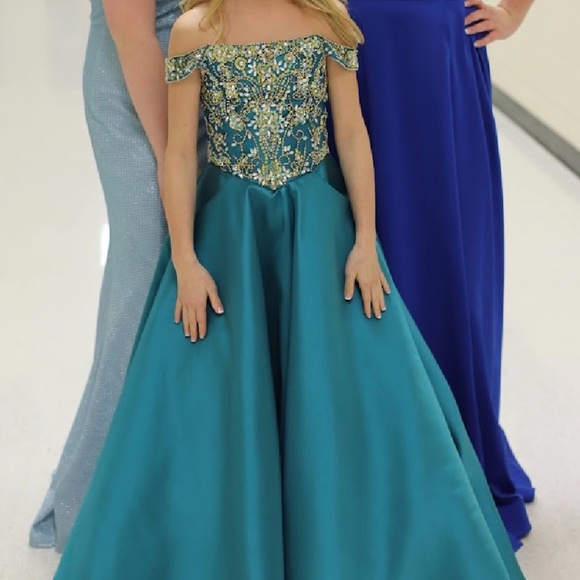Emerald Green pageant dress with train - Picture 1 of 3